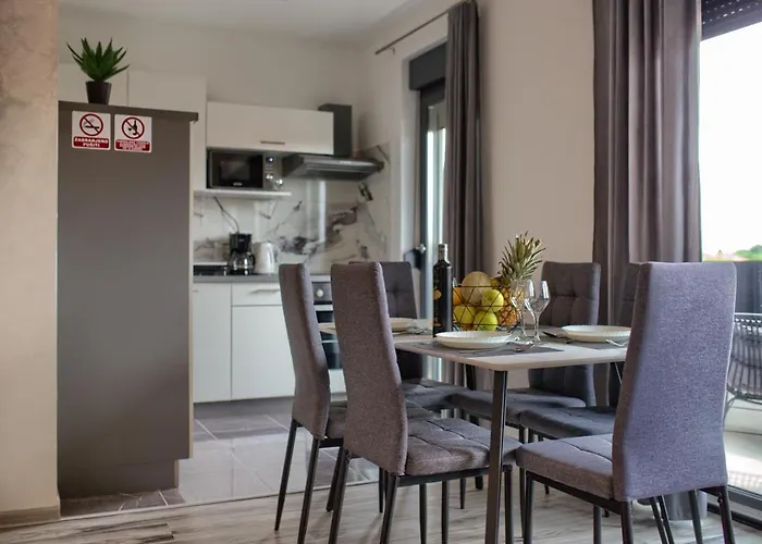 Luksuzni Apartmani Asi S Bazenom