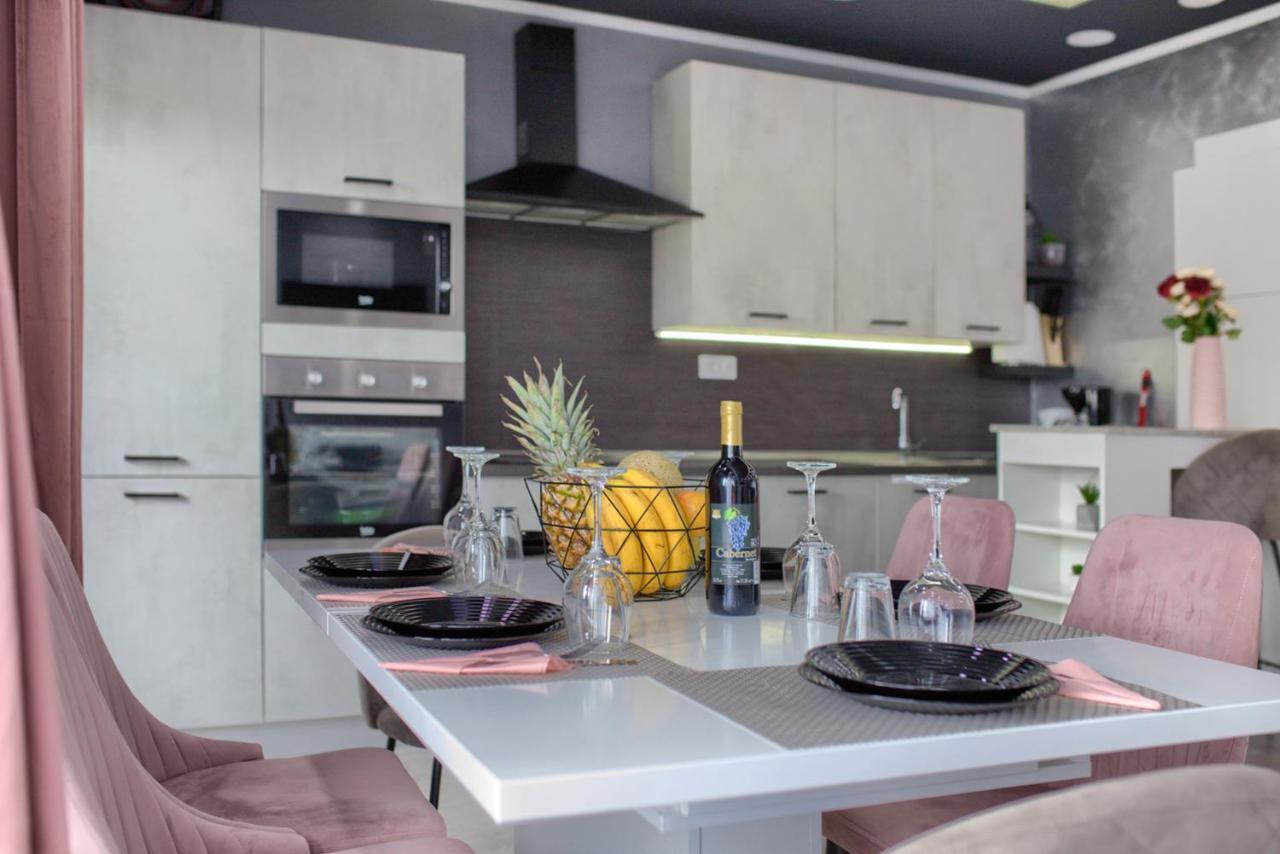Apartment Luksuzni Asi S Bazenom