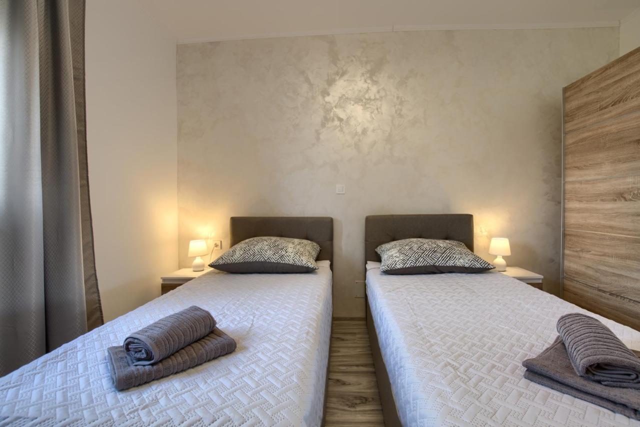Apartment Luksuzni Asi S Bazenom