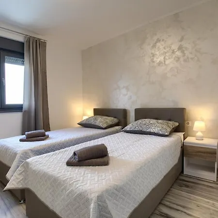 Luksuzni Apartmani Asi S Bazenom Fažana Exterior foto