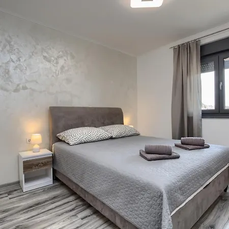 Luksuzni Apartmani Asi S Bazenom Fažana Exterior foto