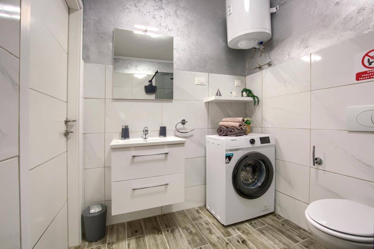 Luksuzni Asi S Bazenom Apartament