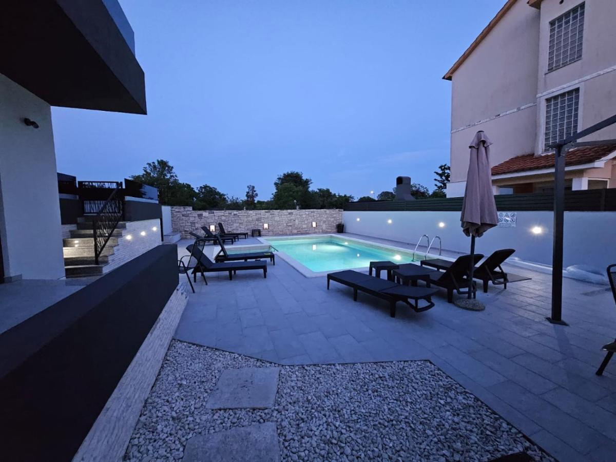 Luksuzni Asi S Bazenom Apartament *