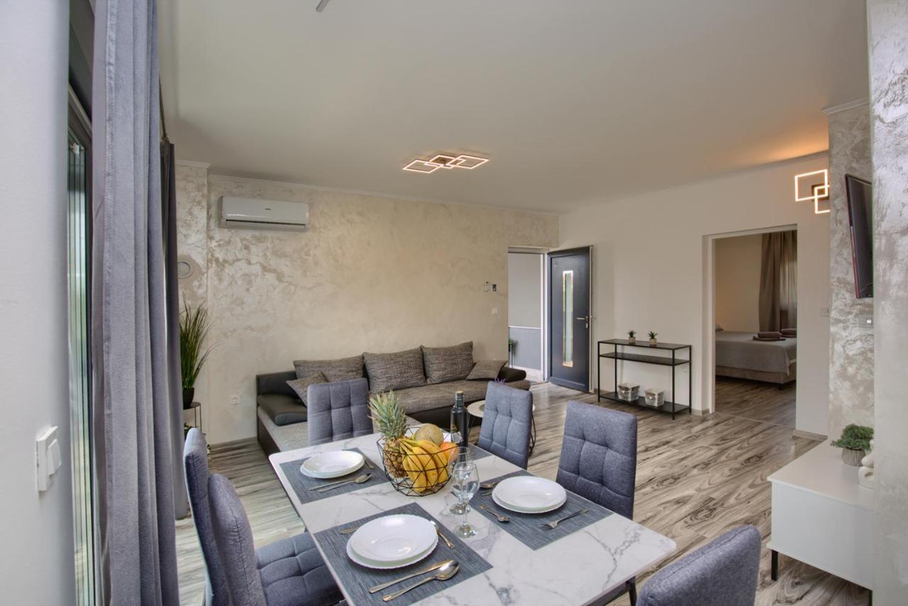 Apartament Luksuzni Asi S Bazenom *