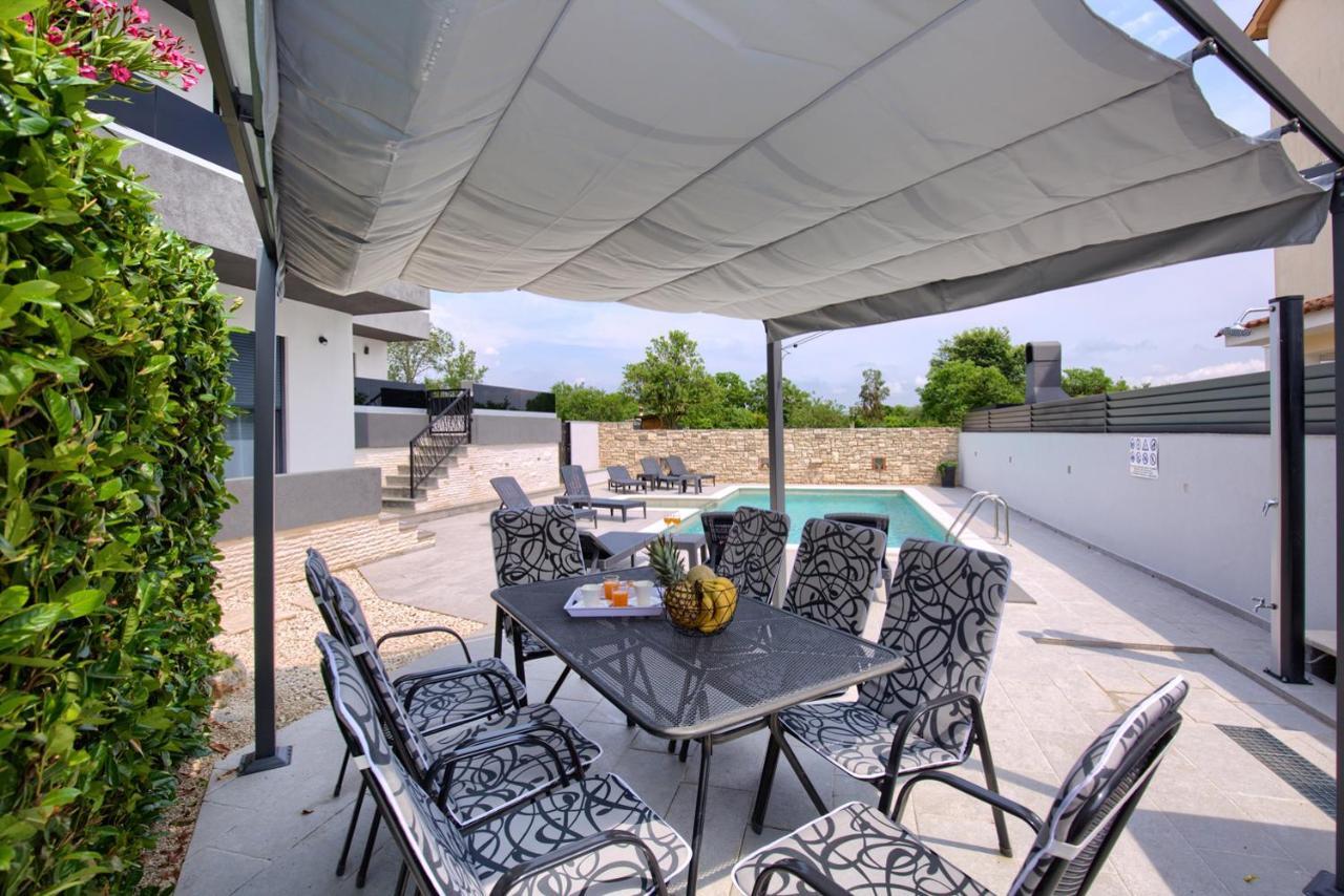 Apartament Luksuzni Asi S Bazenom