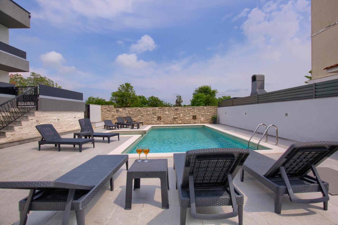 Luksuzni Asi S Bazenom Apartament Fažana