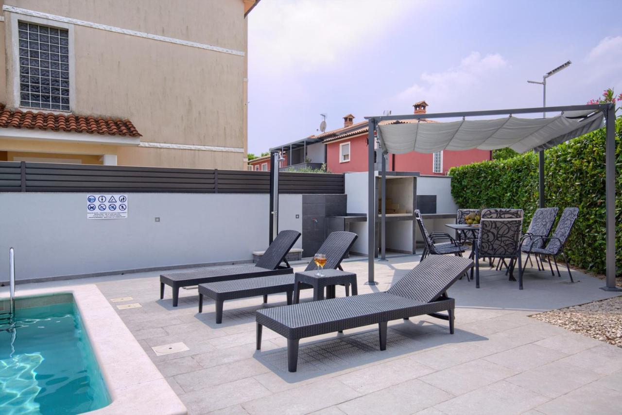 Luksuzni Asi S Bazenom Apartament *